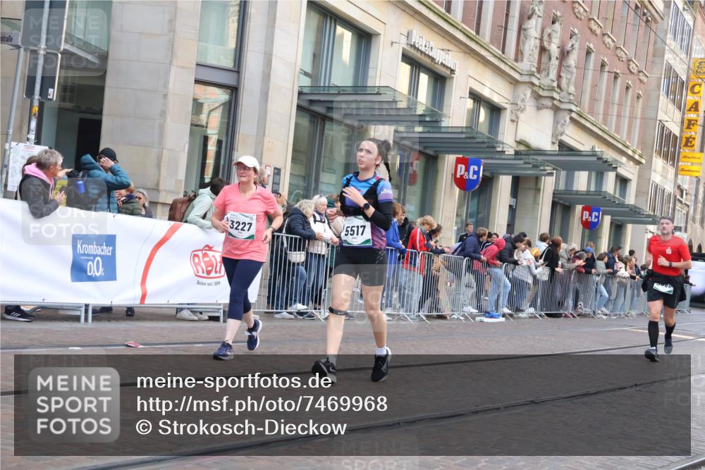 06.10.2024 - 19. swb-Marathon Bremen Strokosch-Dieckow http://msf.ph/oto/7469968 06.10.2024 14:08:32 Laufen 267, 502, 2153, 2320, 2870, 3227, 3323, 3480, 3842, 4560, 4634, 4832, 5149, 5266, 5422, 5517, 6023, 6539, 6922 meine-sportfotos.de