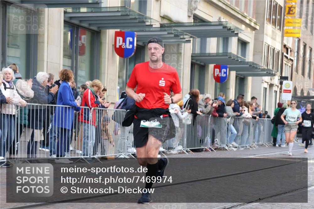 06.10.2024 - 19. swb-Marathon Bremen Strokosch-Dieckow http://msf.ph/oto/7469974 06.10.2024 14:08:34 Laufen 267, 502, 2153, 2320, 2870, 3227, 3323, 3480, 3842, 4560, 4832, 5149, 5266, 5422, 5517, 5519, 6023, 6539, 6922 meine-sportfotos.de