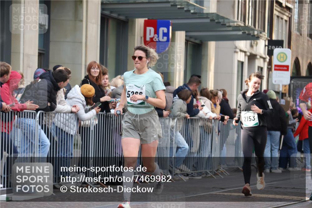 06.10.2024 - 19. swb-Marathon Bremen Strokosch-Dieckow http://msf.ph/oto/7469982 06.10.2024 14:08:37 Laufen 267, 502, 2153, 2320, 2870, 3227, 3323, 3480, 3842, 4560, 4832, 5149, 5266, 5422, 5517, 5519, 6023, 6539, 6753, 6922 meine-sportfotos.de