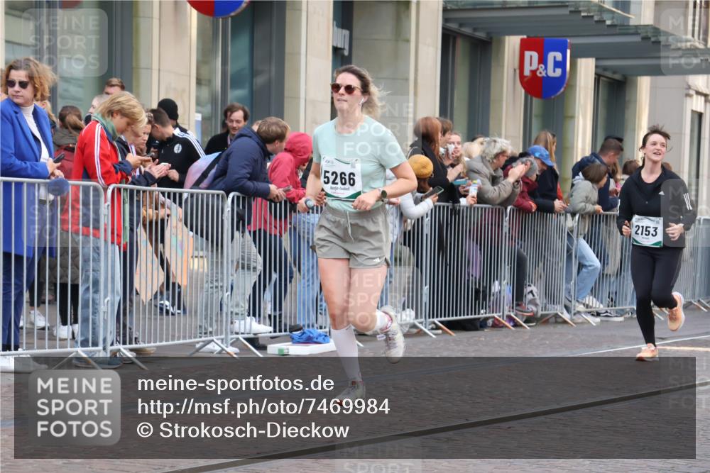 06.10.2024 - 19. swb-Marathon Bremen Strokosch-Dieckow http://msf.ph/oto/7469984 06.10.2024 14:08:38 Laufen 502, 2153, 2320, 2870, 2932, 3227, 3323, 3480, 3842, 4560, 4832, 5149, 5266, 5422, 5517, 5519, 6023, 6539, 6753, 6922 meine-sportfotos.de