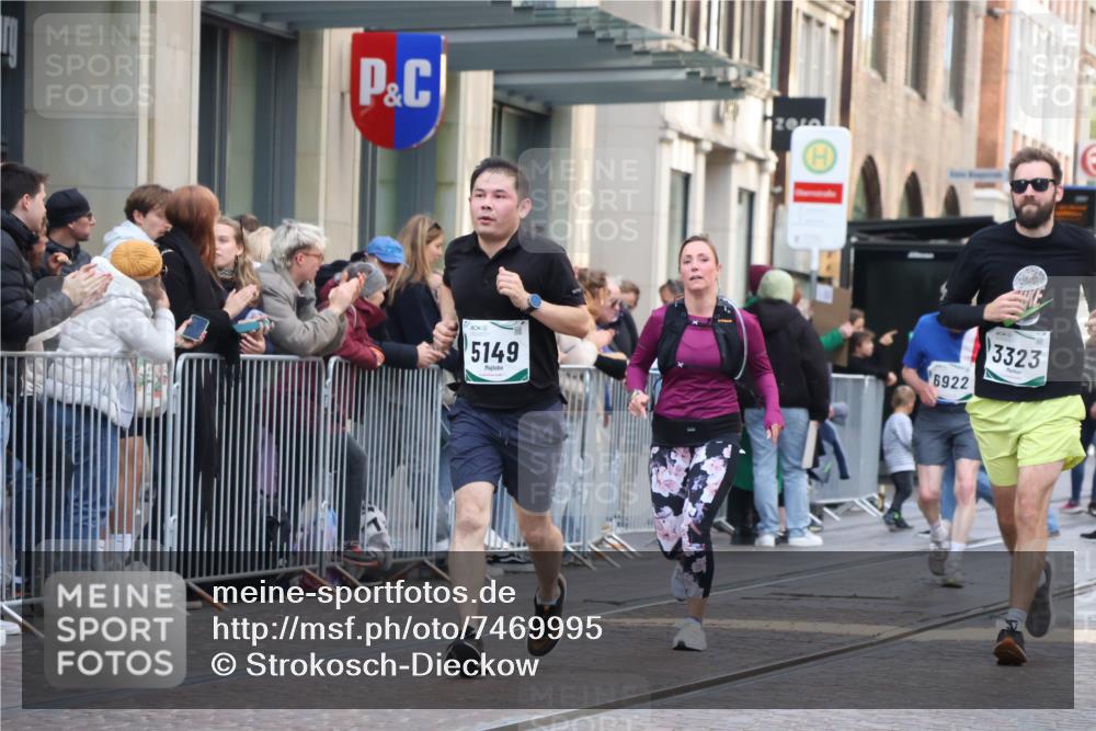 06.10.2024 - 19. swb-Marathon Bremen Strokosch-Dieckow http://msf.ph/oto/7469995 06.10.2024 14:08:46 Laufen 502, 2153, 2320, 2651, 2932, 3227, 3323, 3768, 3842, 4345, 4560, 4832, 5149, 5266, 5422, 5519, 6539, 6753, 6922 meine-sportfotos.de