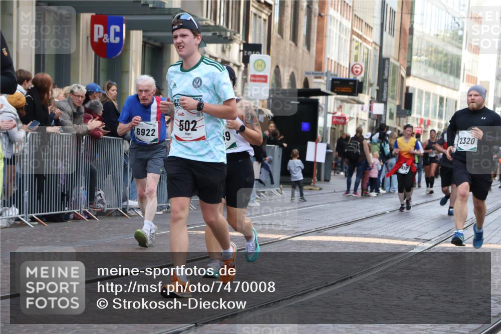 06.10.2024 - 19. swb-Marathon Bremen Strokosch-Dieckow http://msf.ph/oto/7470008 06.10.2024 14:08:50 Laufen 502, 1262, 2153, 2320, 2651, 2932, 3323, 3768, 3842, 3986, 4345, 4560, 4832, 5149, 5422, 5519, 6539, 6753, 6922 meine-sportfotos.de