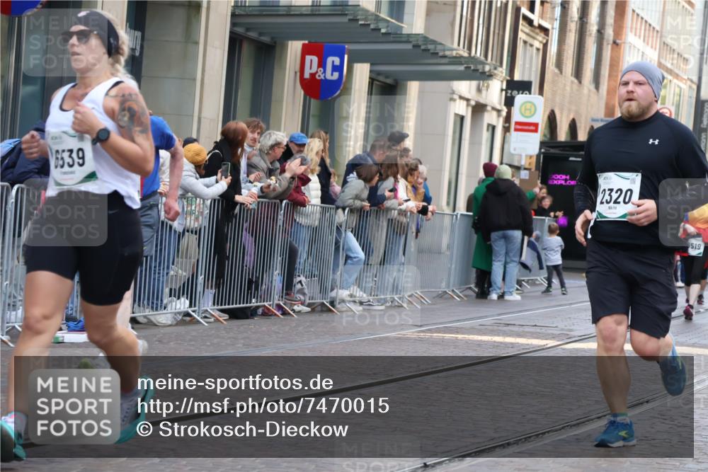 06.10.2024 - 19. swb-Marathon Bremen Strokosch-Dieckow http://msf.ph/oto/7470015 06.10.2024 14:08:52 Laufen 502, 1262, 2320, 2651, 2932, 3323, 3768, 3842, 3986, 4345, 4832, 5149, 5236, 5519, 6539, 6753, 6922 meine-sportfotos.de