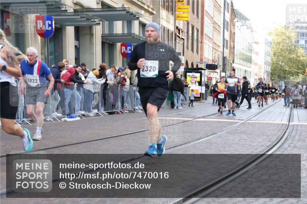 06.10.2024 - 19. swb-Marathon Bremen Strokosch-Dieckow http://msf.ph/oto/7470016 06.10.2024 14:08:53 Laufen 502, 1262, 2218, 2320, 2651, 2932, 3323, 3768, 3842, 3848, 3915, 3986, 4345, 4832, 5149, 5236, 5519, 6539, 6753, 6922 meine-sportfotos.de