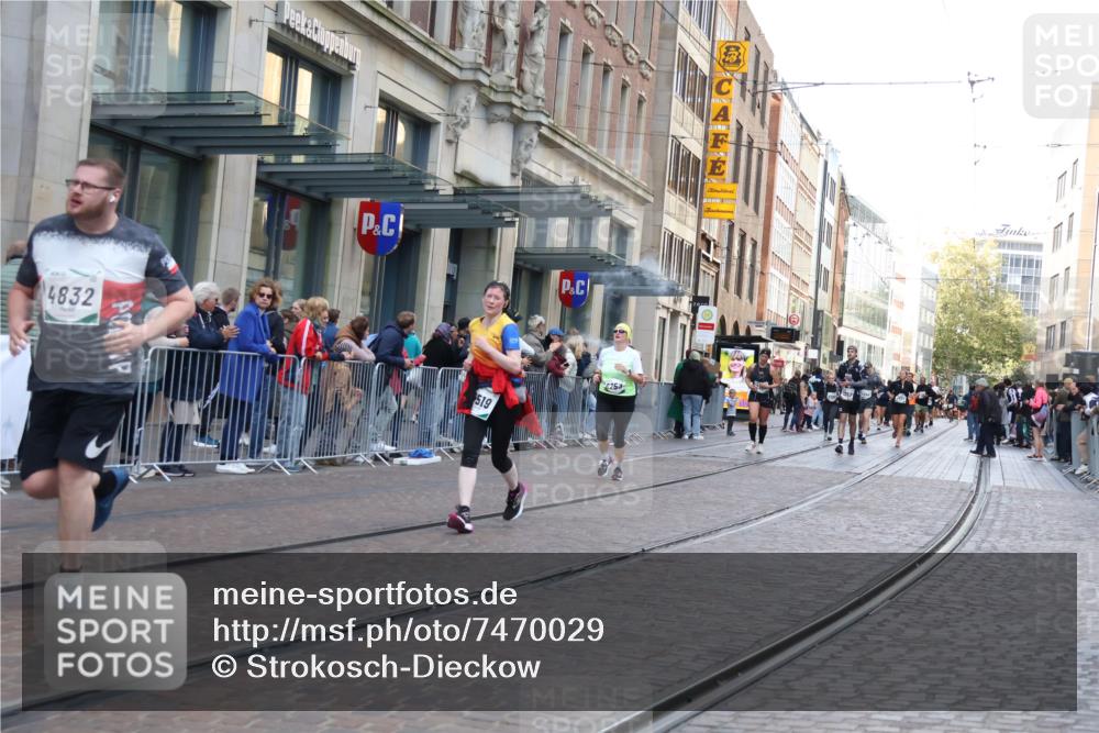 06.10.2024 - 19. swb-Marathon Bremen Strokosch-Dieckow http://msf.ph/oto/7470029 06.10.2024 14:09:01 Laufen 502, 1262, 2218, 2651, 2932, 3323, 3717, 3768, 3842, 3848, 3915, 3960, 3986, 4345, 4511, 4832, 4992, 5236, 5519, 6539, 6753, 6922 meine-sportfotos.de