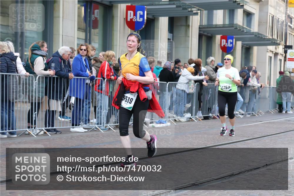 06.10.2024 - 19. swb-Marathon Bremen Strokosch-Dieckow http://msf.ph/oto/7470032 06.10.2024 14:09:01 Laufen 502, 1262, 2218, 2651, 2932, 3323, 3717, 3768, 3842, 3848, 3915, 3960, 3986, 4345, 4511, 4832, 4992, 5236, 5519, 6539, 6753, 6922 meine-sportfotos.de