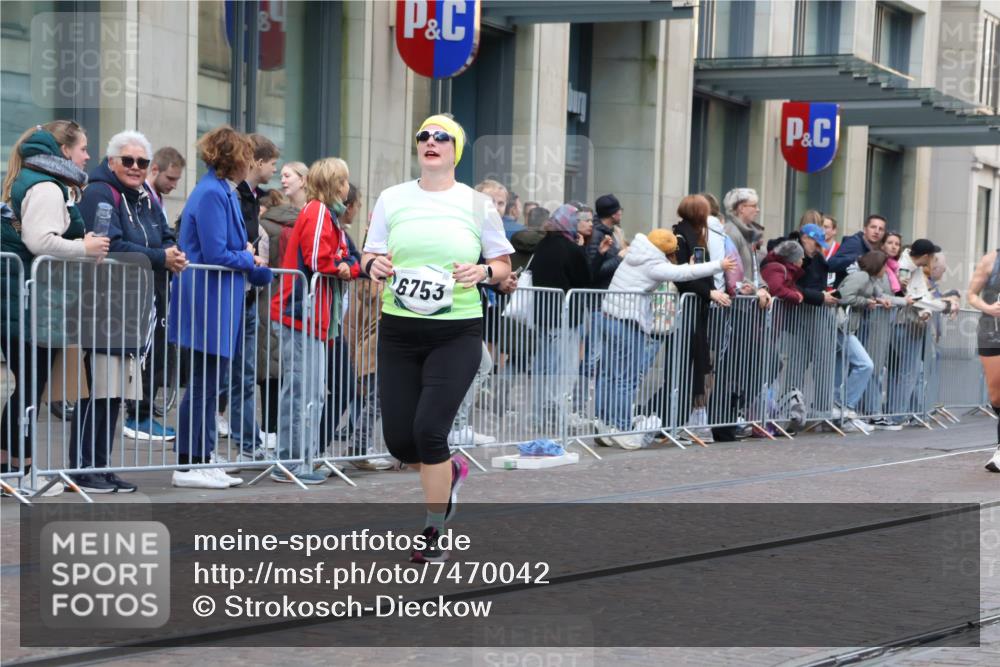 06.10.2024 - 19. swb-Marathon Bremen Strokosch-Dieckow http://msf.ph/oto/7470042 06.10.2024 14:09:03 Laufen 502, 1262, 2218, 2651, 2926, 2932, 3323, 3327, 3717, 3768, 3848, 3889, 3915, 3960, 3986, 4345, 4511, 4832, 4992, 5019, 5236, 5519, 6539, 6753, 6922 meine-sportfotos.de
