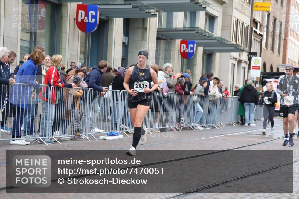 06.10.2024 - 19. swb-Marathon Bremen Strokosch-Dieckow http://msf.ph/oto/7470051 06.10.2024 14:09:06 Laufen 1262, 2218, 2651, 2926, 2932, 3327, 3717, 3768, 3848, 3889, 3915, 3960, 3986, 4345, 4511, 4832, 4992, 5019, 5168, 5236, 5519, 6753, 6922 meine-sportfotos.de
