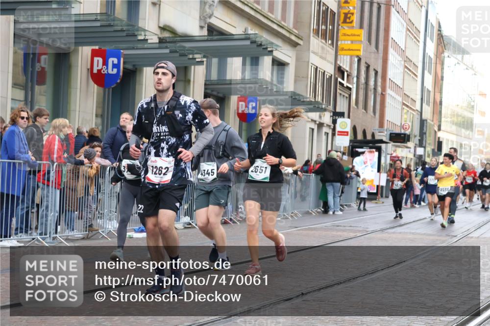 06.10.2024 - 19. swb-Marathon Bremen Strokosch-Dieckow http://msf.ph/oto/7470061 06.10.2024 14:09:11 Laufen 1262, 2126, 2218, 2651, 2926, 2932, 3327, 3717, 3768, 3848, 3889, 3915, 3960, 3986, 4345, 4511, 4992, 5019, 5168, 5199, 5236, 5519, 6753 meine-sportfotos.de