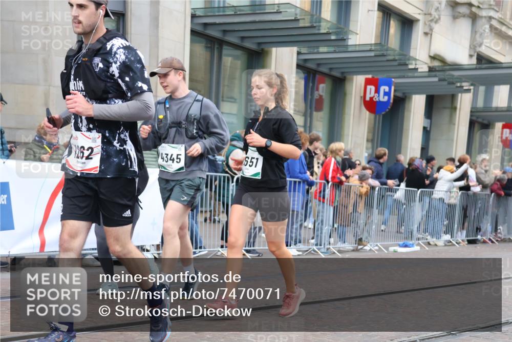 06.10.2024 - 19. swb-Marathon Bremen Strokosch-Dieckow http://msf.ph/oto/7470071 06.10.2024 14:09:13 Laufen 1262, 2126, 2218, 2651, 2926, 2932, 3327, 3717, 3768, 3848, 3889, 3915, 3960, 3986, 4345, 4511, 4992, 5011, 5019, 5168, 5199, 5236, 5519, 6120, 6753 meine-sportfotos.de