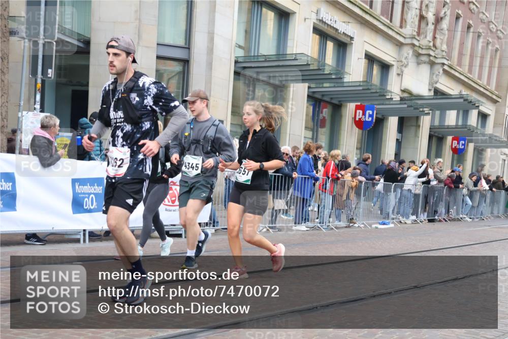 06.10.2024 - 19. swb-Marathon Bremen Strokosch-Dieckow http://msf.ph/oto/7470072 06.10.2024 14:09:14 Laufen 1262, 2126, 2218, 2651, 2926, 2932, 3327, 3717, 3768, 3848, 3889, 3915, 3960, 3986, 4345, 4511, 4992, 5011, 5019, 5168, 5199, 5236, 6120, 6753 meine-sportfotos.de