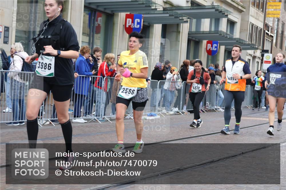 06.10.2024 - 19. swb-Marathon Bremen Strokosch-Dieckow http://msf.ph/oto/7470079 06.10.2024 14:09:19 Laufen 1262, 2126, 2218, 2651, 2926, 3327, 3717, 3768, 3848, 3889, 3915, 3960, 3986, 4345, 4511, 4787, 4992, 5011, 5019, 5168, 5199, 5236, 6120 meine-sportfotos.de