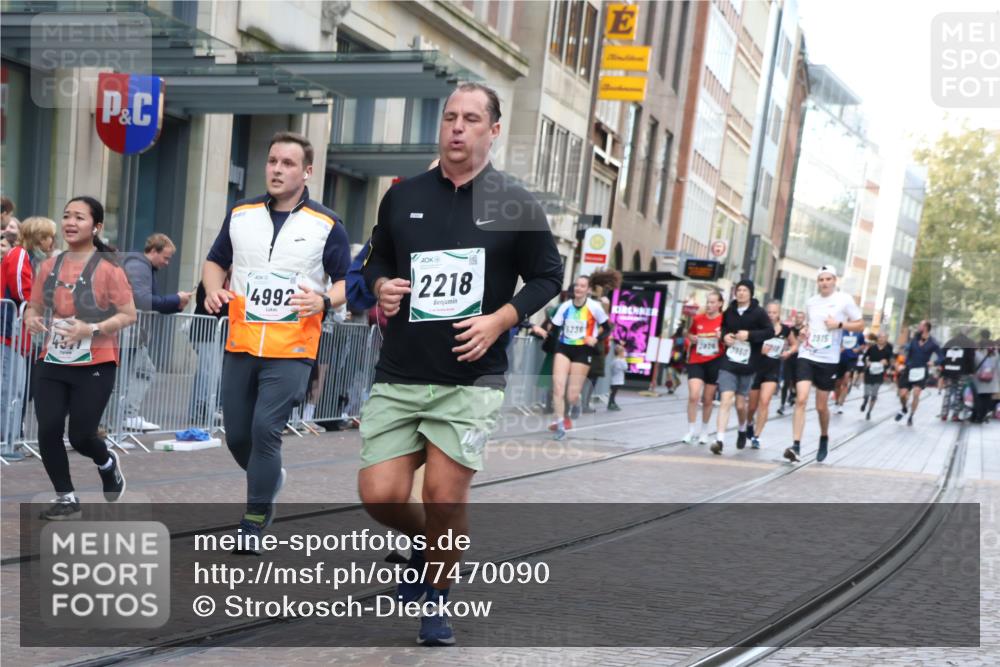 06.10.2024 - 19. swb-Marathon Bremen Strokosch-Dieckow http://msf.ph/oto/7470090 06.10.2024 14:09:21 Laufen 1262, 2126, 2218, 2651, 2926, 3327, 3717, 3768, 3848, 3889, 3915, 3960, 3986, 4345, 4487, 4511, 4787, 4992, 5011, 5019, 5168, 5199, 5236, 6120 meine-sportfotos.de