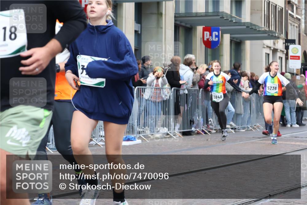 06.10.2024 - 19. swb-Marathon Bremen Strokosch-Dieckow http://msf.ph/oto/7470096 06.10.2024 14:09:22 Laufen 1262, 2126, 2218, 2651, 2926, 3327, 3717, 3768, 3848, 3889, 3915, 3960, 3986, 4345, 4487, 4511, 4787, 4992, 5011, 5019, 5168, 5199, 5236, 6120 meine-sportfotos.de