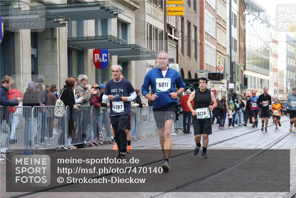 06.10.2024 - 19. swb-Marathon Bremen Strokosch-Dieckow http://msf.ph/oto/7470140 06.10.2024 14:09:36 Laufen 284, 679, 2126, 2798, 2926, 3327, 3889, 3960, 4487, 4511, 4787, 4797, 4798, 4992, 5011, 5019, 5168, 5199, 5200, 6120 meine-sportfotos.de