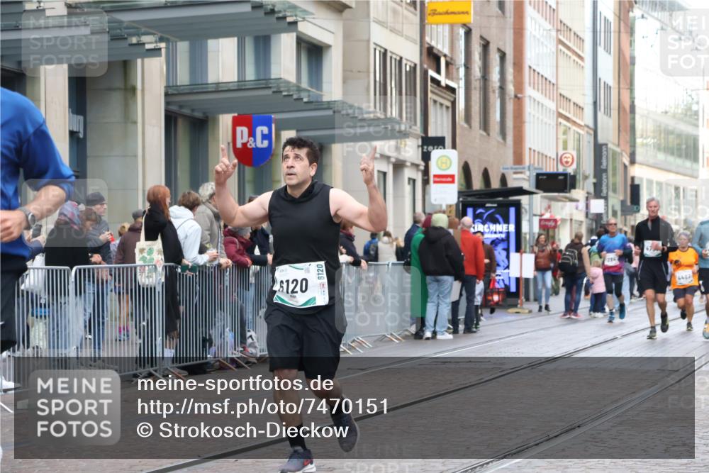 06.10.2024 - 19. swb-Marathon Bremen Strokosch-Dieckow http://msf.ph/oto/7470151 06.10.2024 14:09:39 Laufen 284, 679, 1514, 2126, 2798, 2926, 3327, 3889, 3960, 4487, 4787, 4797, 4798, 5011, 5019, 5168, 5199, 5200, 5652, 6015, 6016, 6120, 6134 meine-sportfotos.de