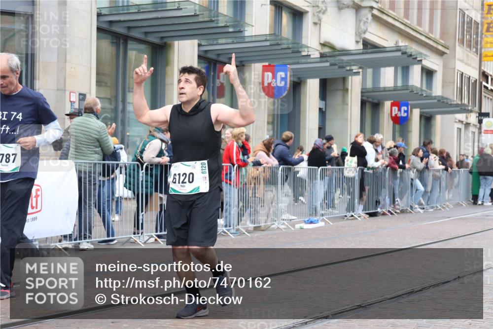 06.10.2024 - 19. swb-Marathon Bremen Strokosch-Dieckow http://msf.ph/oto/7470162 06.10.2024 14:09:41 Laufen 284, 679, 1514, 2126, 2798, 2926, 3327, 3889, 3960, 4487, 4787, 4797, 4798, 5011, 5019, 5168, 5199, 5200, 5652, 6015, 6016, 6120, 6134 meine-sportfotos.de