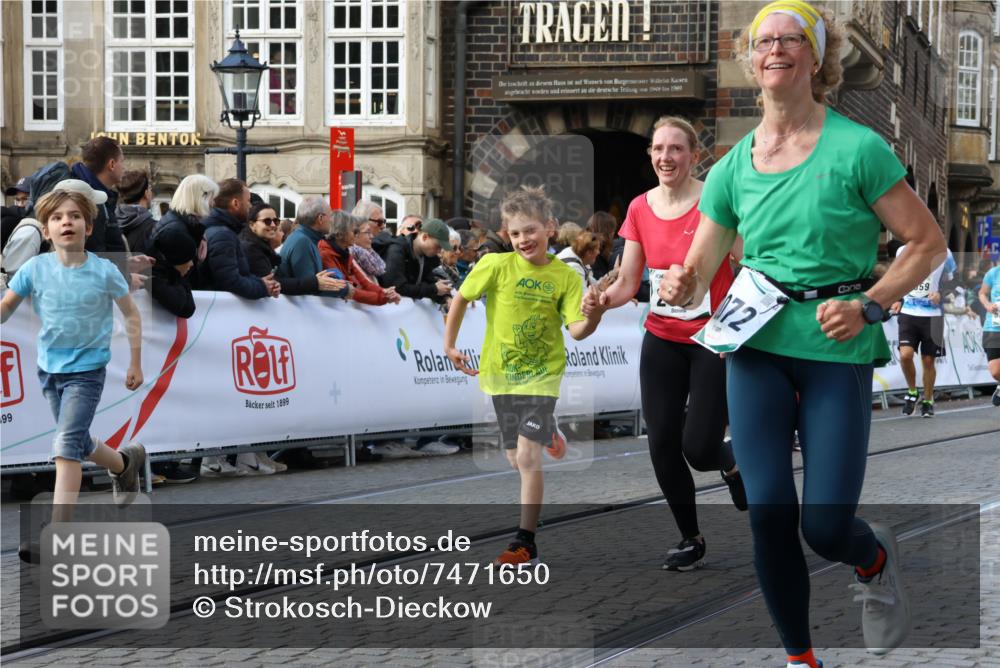 06.10.2024 - 19. swb-Marathon Bremen Strokosch-Dieckow http://msf.ph/oto/7471650 06.10.2024 14:05:23 Ziel 750, 1161, 1407, 1532, 2072, 2133, 2563, 2681, 2774, 2868, 2869, 3684, 4081, 5204, 6343, 6463, 6497, 6659, 6851, 6917 meine-sportfotos.de