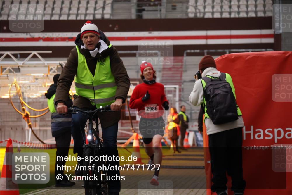 08.12.2024 - St. Pauli X-Mass-Run No. 14 Yannick Fuchs http://msf.ph/oto/7471727 08.12.2024 09:47:59 Ziel 2986 meine-sportfotos.de