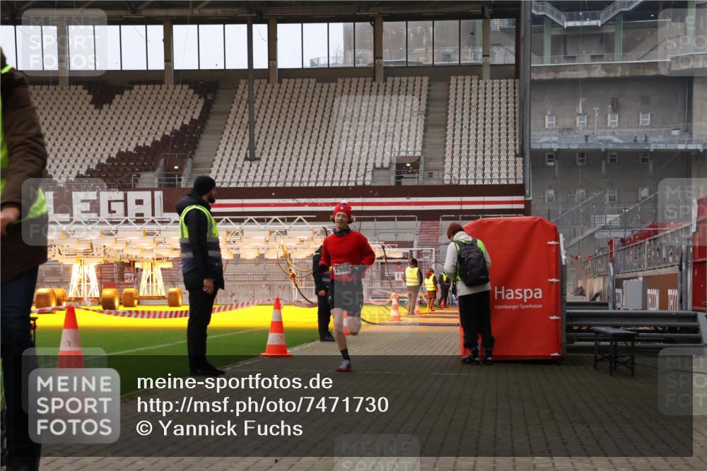 08.12.2024 - St. Pauli X-Mass-Run No. 14 Yannick Fuchs http://msf.ph/oto/7471730 08.12.2024 09:48:01 Ziel 2986 meine-sportfotos.de