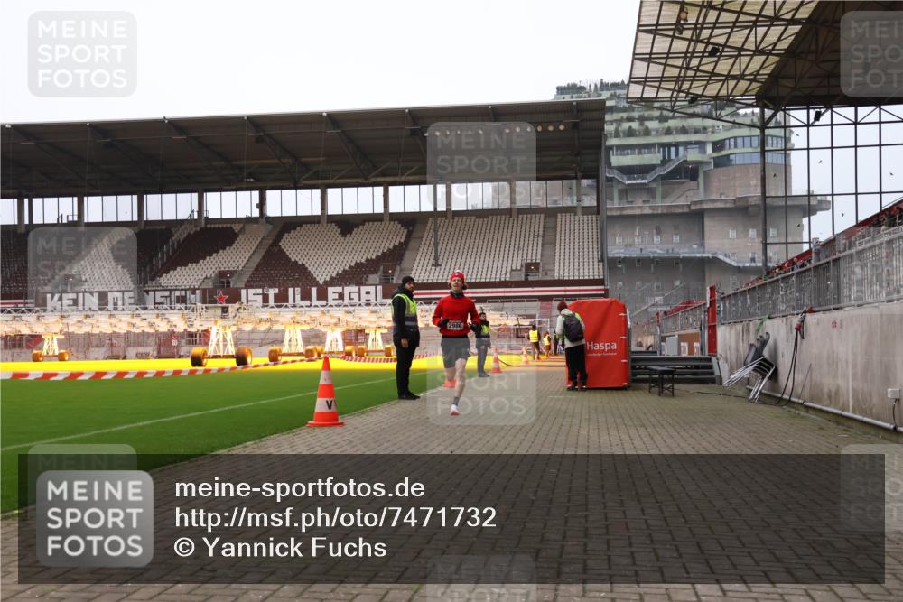 08.12.2024 - St. Pauli X-Mass-Run No. 14 Yannick Fuchs http://msf.ph/oto/7471732 08.12.2024 09:48:02 Ziel 2986 meine-sportfotos.de