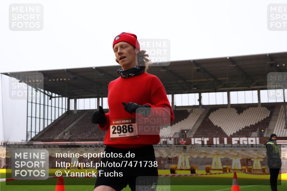 08.12.2024 - St. Pauli X-Mass-Run No. 14 Yannick Fuchs http://msf.ph/oto/7471738 08.12.2024 09:48:04 Ziel 2986 meine-sportfotos.de