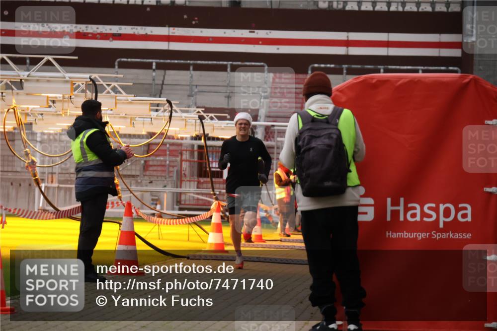 08.12.2024 - St. Pauli X-Mass-Run No. 14 Yannick Fuchs http://msf.ph/oto/7471740 08.12.2024 09:48:31 Ziel  meine-sportfotos.de