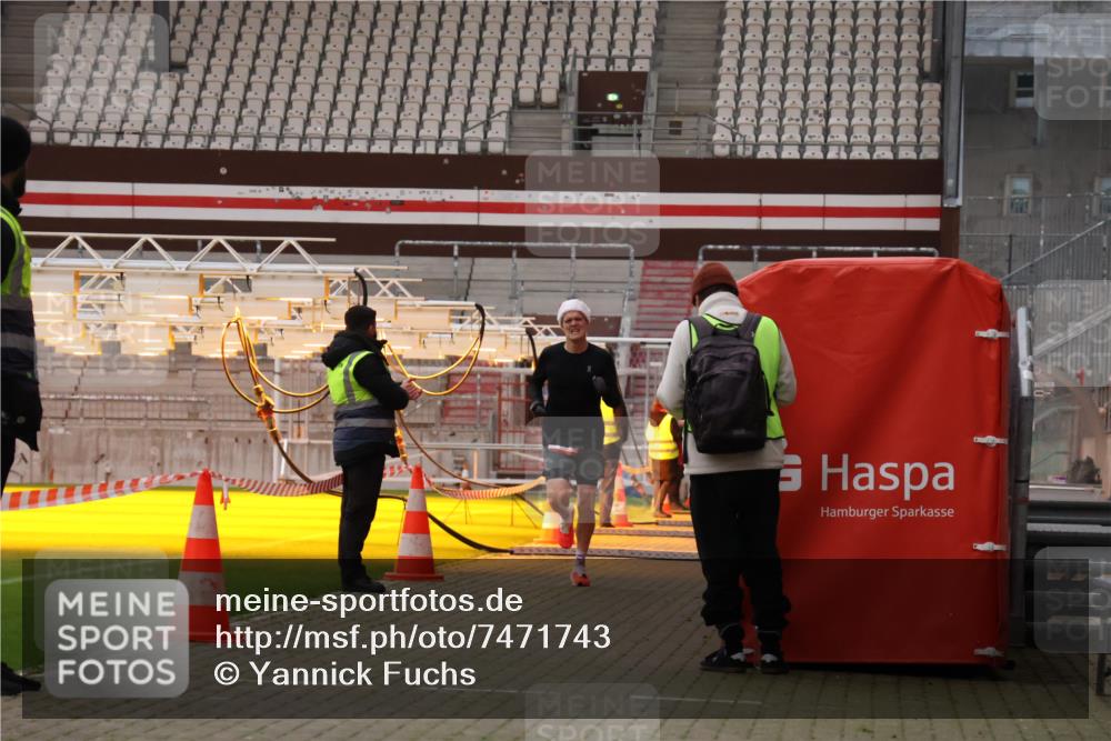 08.12.2024 - St. Pauli X-Mass-Run No. 14 Yannick Fuchs http://msf.ph/oto/7471743 08.12.2024 09:48:32 Ziel  meine-sportfotos.de