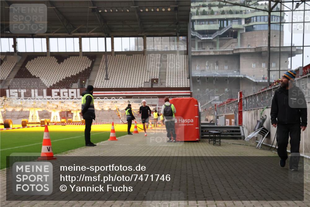 08.12.2024 - St. Pauli X-Mass-Run No. 14 Yannick Fuchs http://msf.ph/oto/7471746 08.12.2024 09:48:33 Ziel  meine-sportfotos.de