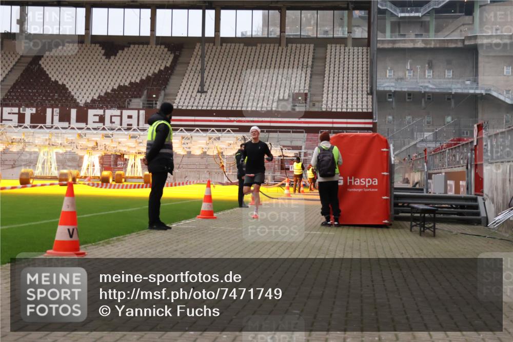 08.12.2024 - St. Pauli X-Mass-Run No. 14 Yannick Fuchs http://msf.ph/oto/7471749 08.12.2024 09:48:34 Ziel  meine-sportfotos.de