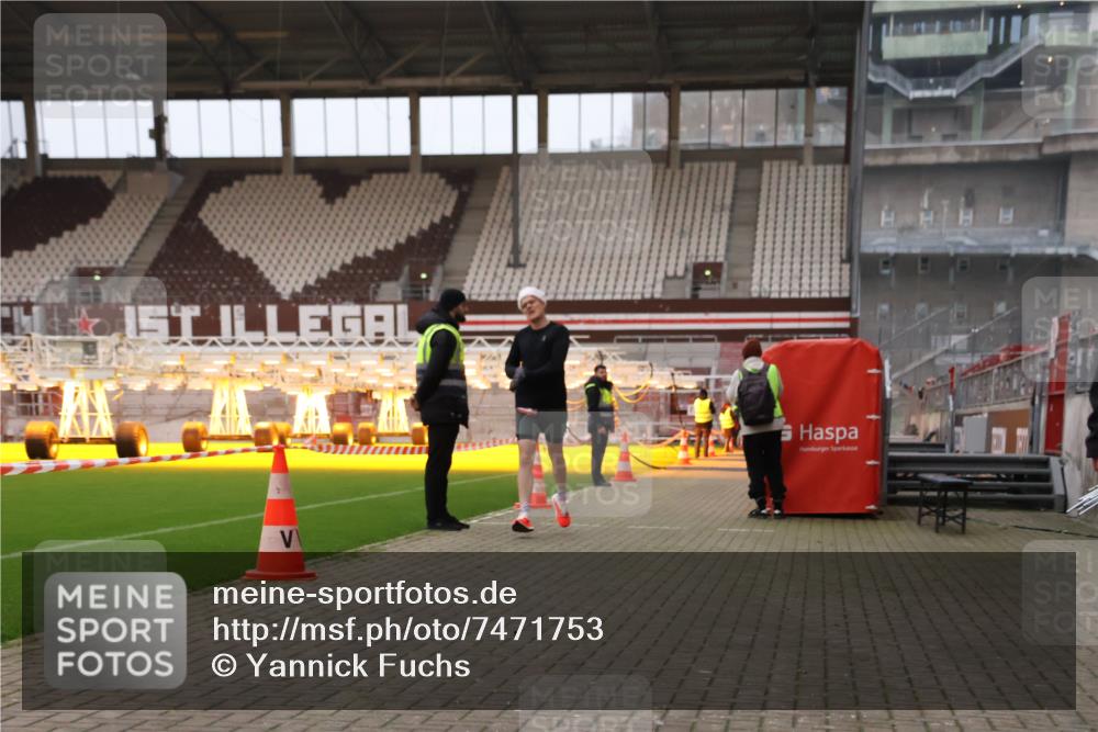 08.12.2024 - St. Pauli X-Mass-Run No. 14 Yannick Fuchs http://msf.ph/oto/7471753 08.12.2024 09:48:36 Ziel  meine-sportfotos.de