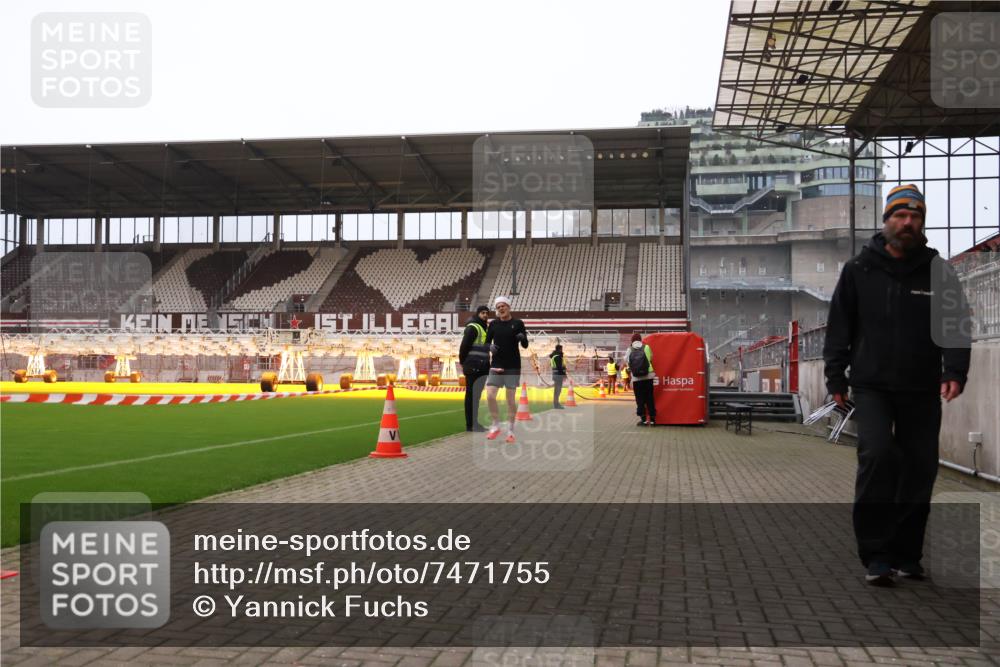 08.12.2024 - St. Pauli X-Mass-Run No. 14 Yannick Fuchs http://msf.ph/oto/7471755 08.12.2024 09:48:37 Ziel  meine-sportfotos.de