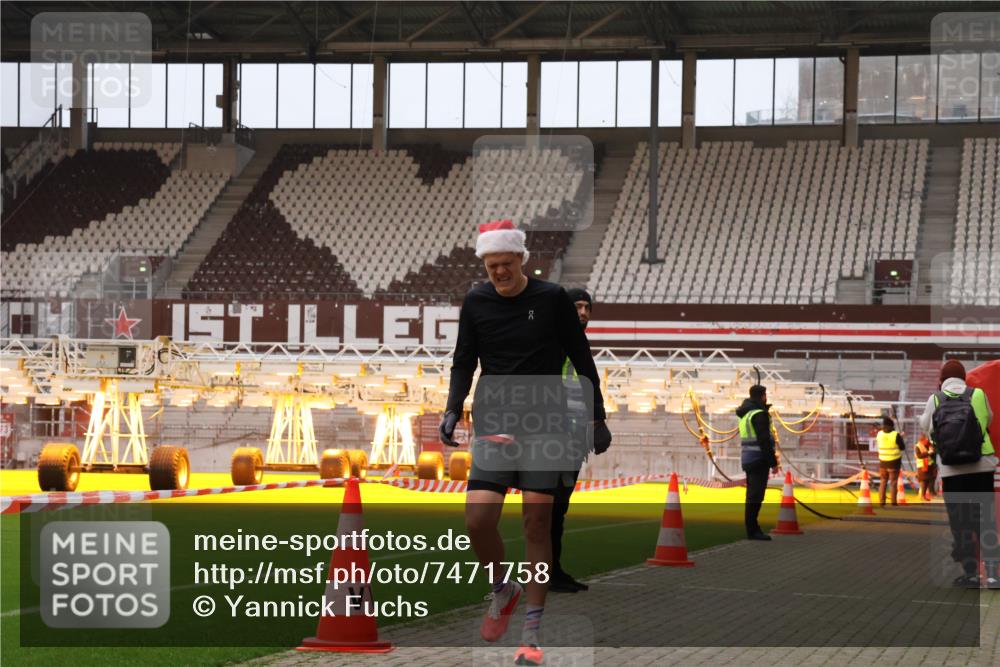 08.12.2024 - St. Pauli X-Mass-Run No. 14 Yannick Fuchs http://msf.ph/oto/7471758 08.12.2024 09:48:38 Ziel 2336 meine-sportfotos.de