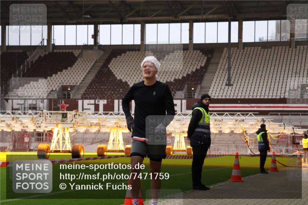 08.12.2024 - St. Pauli X-Mass-Run No. 14 Yannick Fuchs http://msf.ph/oto/7471759 08.12.2024 09:48:40 Ziel 39, 2336 meine-sportfotos.de