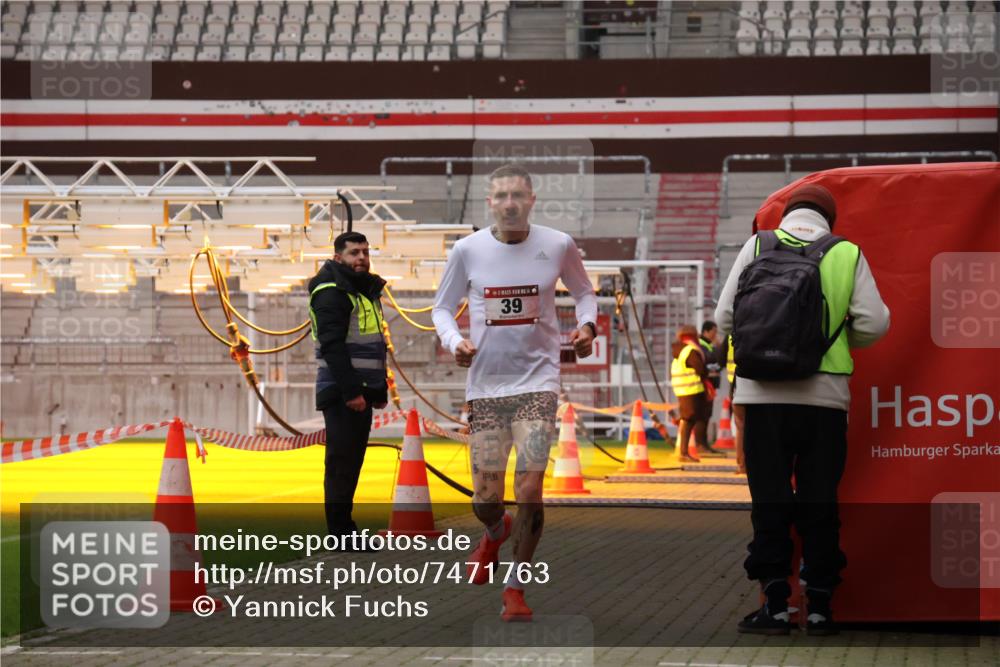08.12.2024 - St. Pauli X-Mass-Run No. 14 Yannick Fuchs http://msf.ph/oto/7471763 08.12.2024 09:48:50 Ziel 39, 2336 meine-sportfotos.de