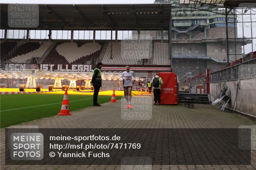 08.12.2024 - St. Pauli X-Mass-Run No. 14 Yannick Fuchs http://msf.ph/oto/7471769 08.12.2024 09:48:52 Ziel 39, 2336 meine-sportfotos.de