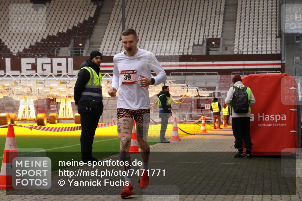 08.12.2024 - St. Pauli X-Mass-Run No. 14 Yannick Fuchs http://msf.ph/oto/7471771 08.12.2024 09:48:54 Ziel 39, 2336 meine-sportfotos.de