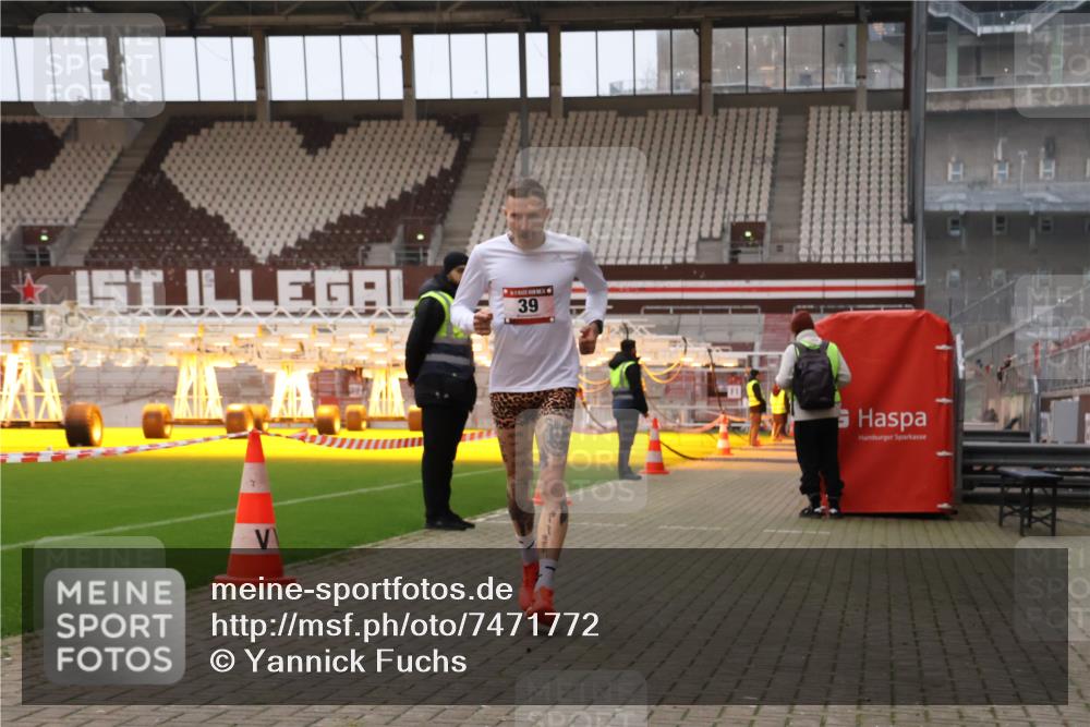 08.12.2024 - St. Pauli X-Mass-Run No. 14 Yannick Fuchs http://msf.ph/oto/7471772 08.12.2024 09:48:55 Ziel 39, 2336 meine-sportfotos.de