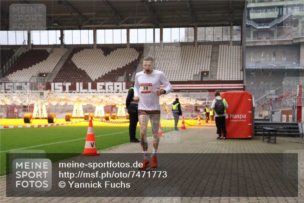08.12.2024 - St. Pauli X-Mass-Run No. 14 Yannick Fuchs http://msf.ph/oto/7471773 08.12.2024 09:48:55 Ziel 39, 2336 meine-sportfotos.de