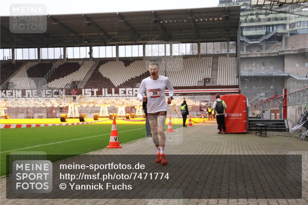 08.12.2024 - St. Pauli X-Mass-Run No. 14 Yannick Fuchs http://msf.ph/oto/7471774 08.12.2024 09:48:55 Ziel 39, 2336 meine-sportfotos.de