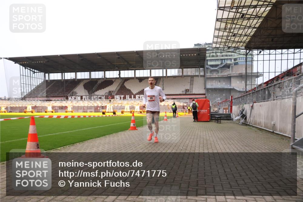 08.12.2024 - St. Pauli X-Mass-Run No. 14 Yannick Fuchs http://msf.ph/oto/7471775 08.12.2024 09:48:56 Ziel 39, 2336 meine-sportfotos.de