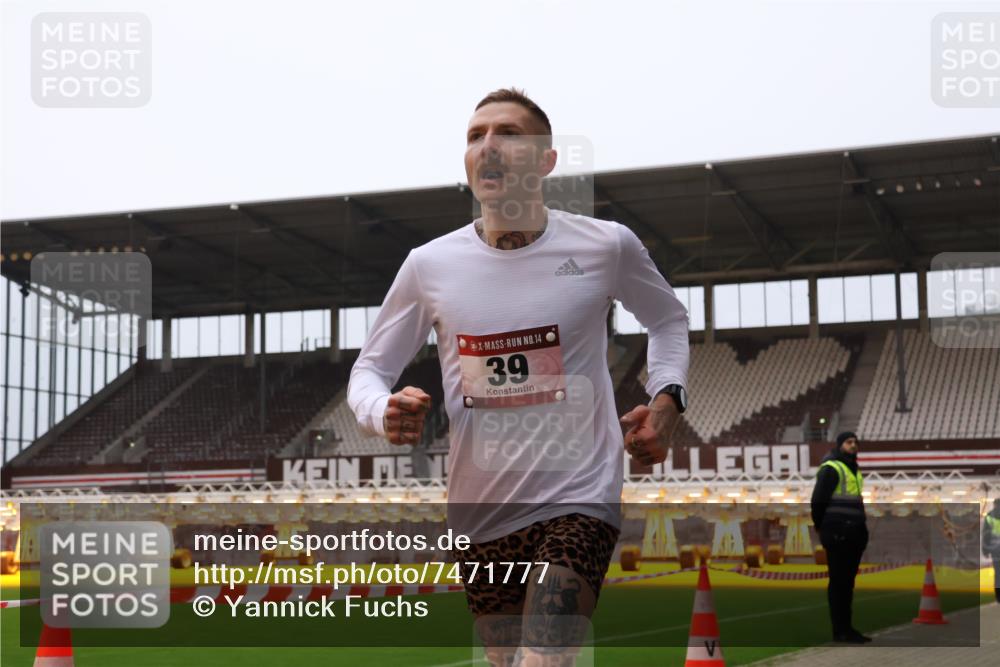 08.12.2024 - St. Pauli X-Mass-Run No. 14 Yannick Fuchs http://msf.ph/oto/7471777 08.12.2024 09:48:57 Ziel 39, 2336 meine-sportfotos.de