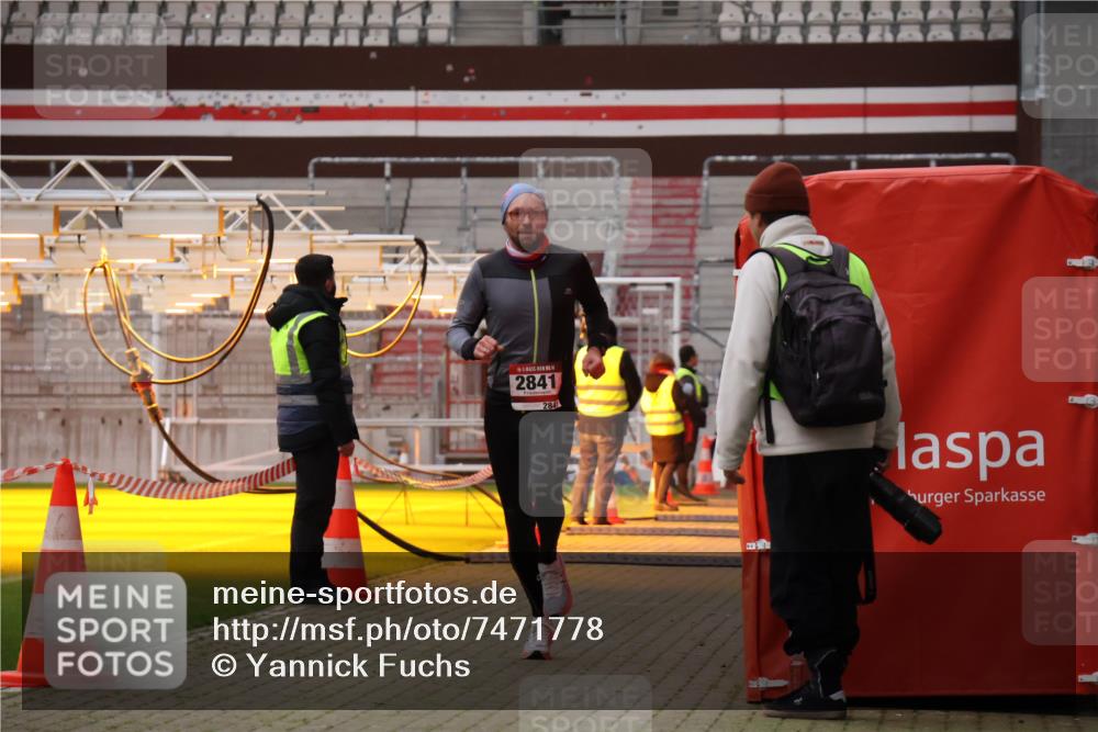 08.12.2024 - St. Pauli X-Mass-Run No. 14 Yannick Fuchs http://msf.ph/oto/7471778 08.12.2024 09:50:15 Ziel 2841, 3164 meine-sportfotos.de
