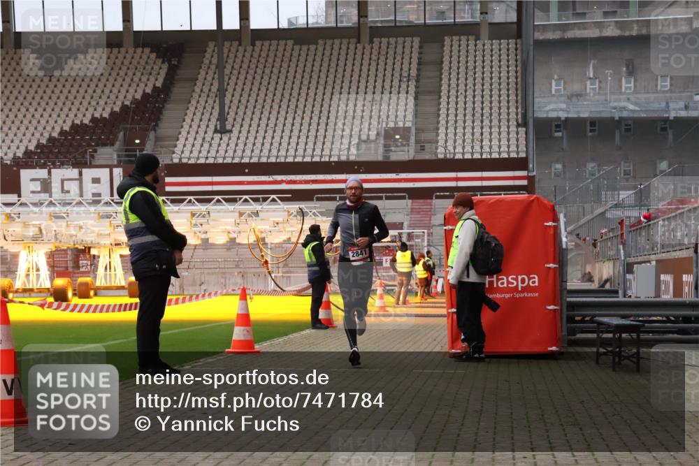 08.12.2024 - St. Pauli X-Mass-Run No. 14 Yannick Fuchs http://msf.ph/oto/7471784 08.12.2024 09:50:17 Ziel 2841, 3164 meine-sportfotos.de