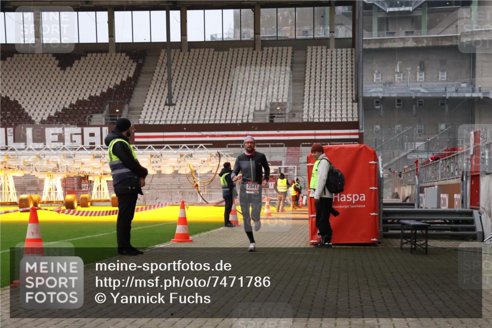 08.12.2024 - St. Pauli X-Mass-Run No. 14 Yannick Fuchs http://msf.ph/oto/7471786 08.12.2024 09:50:17 Ziel 2841, 3164 meine-sportfotos.de