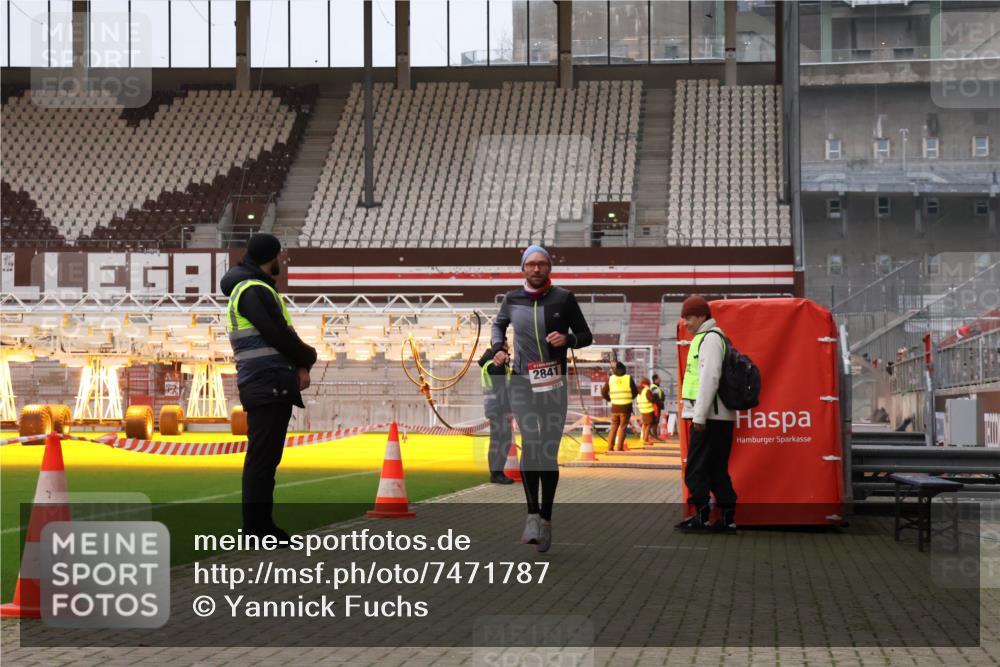08.12.2024 - St. Pauli X-Mass-Run No. 14 Yannick Fuchs http://msf.ph/oto/7471787 08.12.2024 09:50:17 Ziel 2841, 3164 meine-sportfotos.de