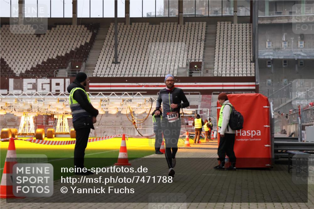 08.12.2024 - St. Pauli X-Mass-Run No. 14 Yannick Fuchs http://msf.ph/oto/7471788 08.12.2024 09:50:17 Ziel 2841, 3164 meine-sportfotos.de