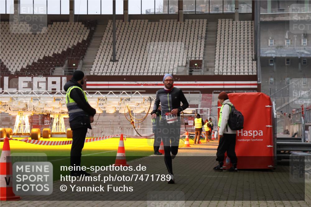 08.12.2024 - St. Pauli X-Mass-Run No. 14 Yannick Fuchs http://msf.ph/oto/7471789 08.12.2024 09:50:17 Ziel 2841, 3164 meine-sportfotos.de