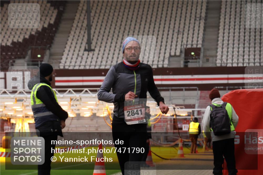 08.12.2024 - St. Pauli X-Mass-Run No. 14 Yannick Fuchs http://msf.ph/oto/7471790 08.12.2024 09:50:18 Ziel 2841, 3164 meine-sportfotos.de