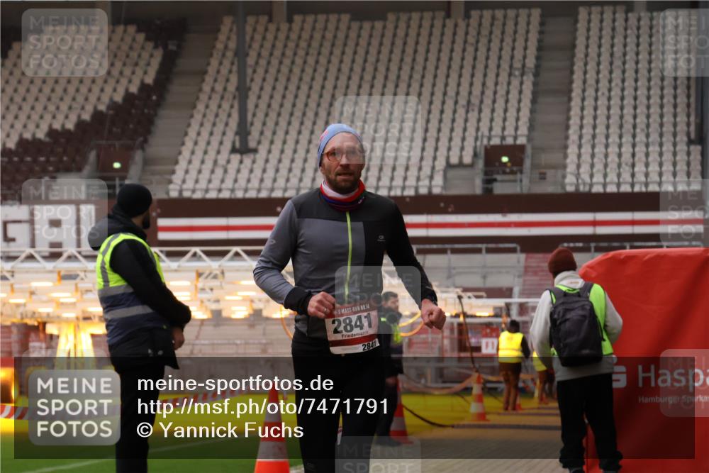 08.12.2024 - St. Pauli X-Mass-Run No. 14 Yannick Fuchs http://msf.ph/oto/7471791 08.12.2024 09:50:18 Ziel 2841, 3164 meine-sportfotos.de